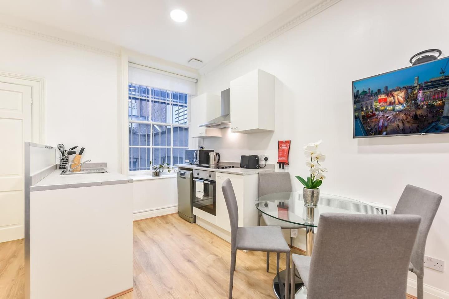 2 Bed Piccadilly Apartment 2 لندن المظهر الخارجي الصورة